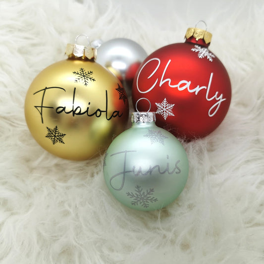 Personalisierte Weihnachtskugel - Filigrane Schrift - Party im Karton