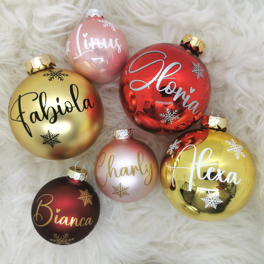 Personalisierte Weihnachtskugel - Geschwungene Schrift - Party im Karton