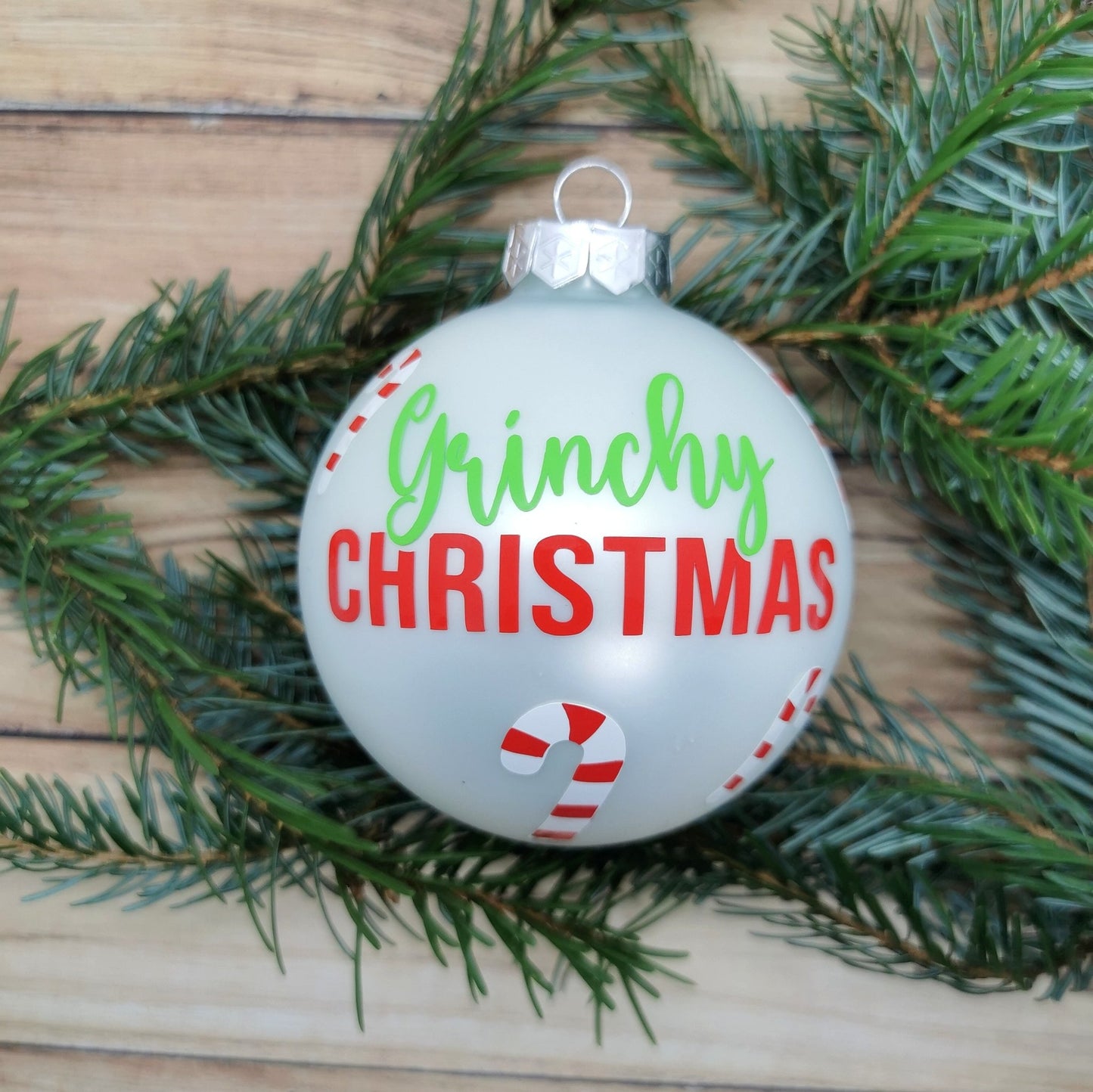 Weihnachtskugel - "Grinchy Christmas" - Party im Karton
