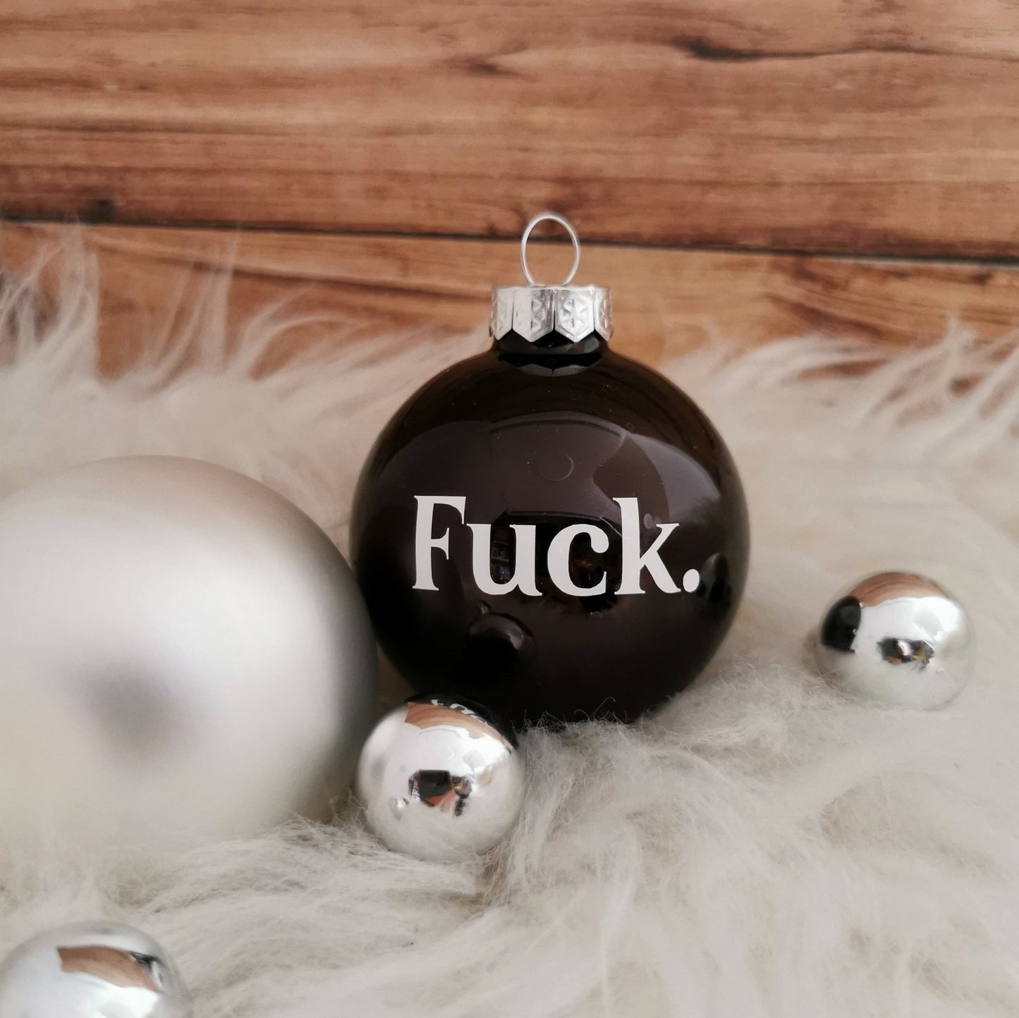 Weihnachtskugel - "Fuck." - Party im Karton