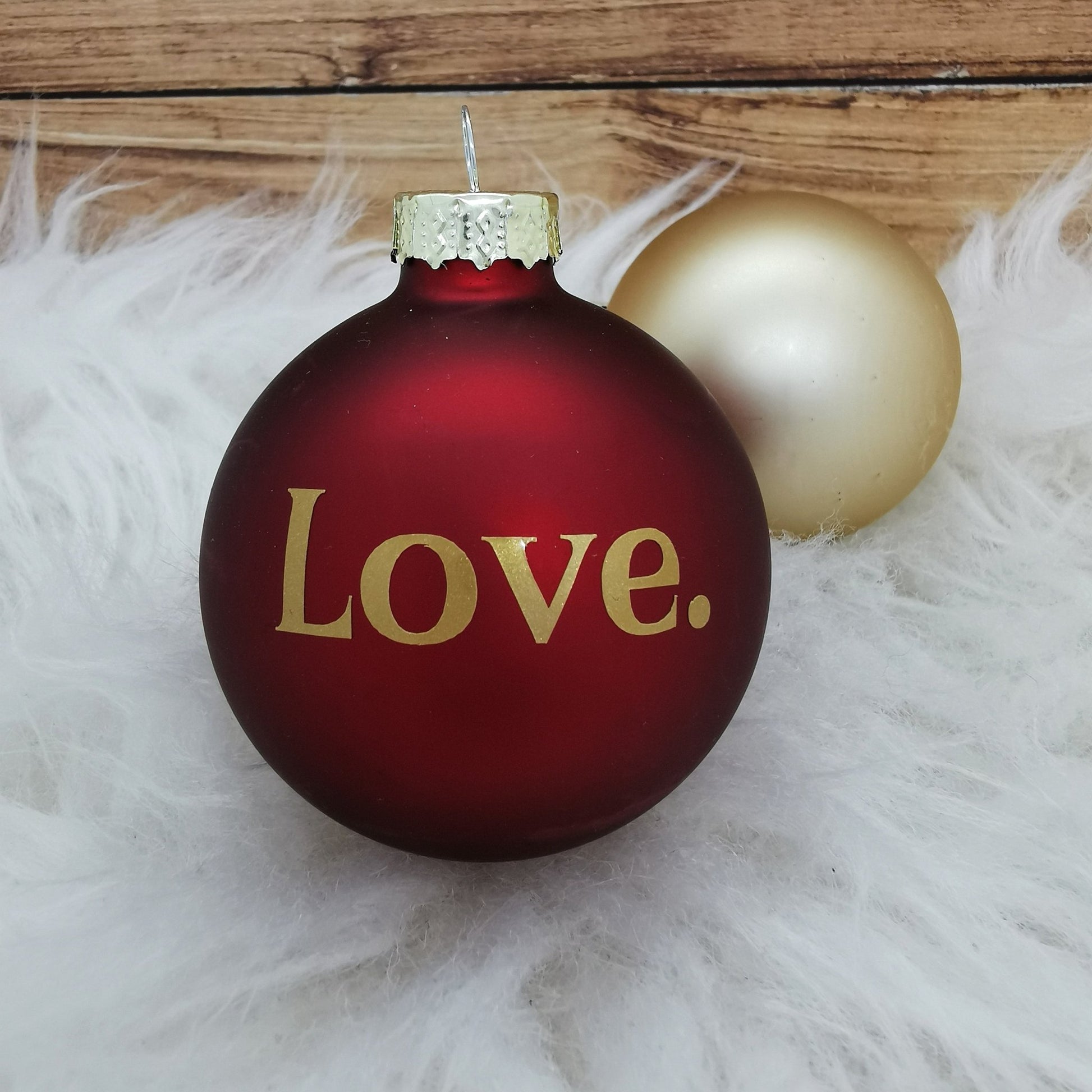 Weihnachtskugel - "Love." - Party im Karton